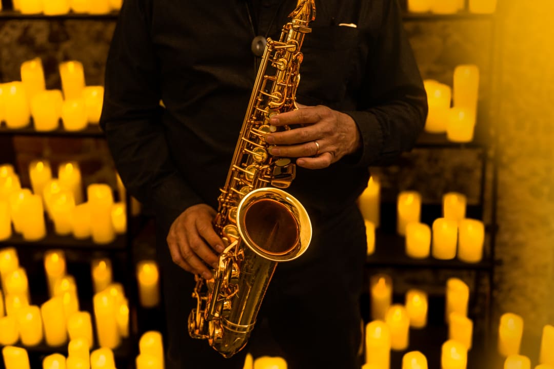 Saxofonista en Candlelight Jazz