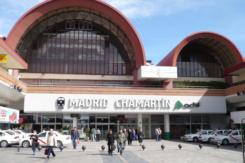 Los AVE Alicante-Madrid dejarán de parar en Atocha y lo harán en Chamartín