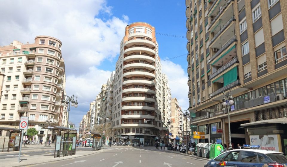 El edificio de Valencia que se parece al de Schweppes de Madrid