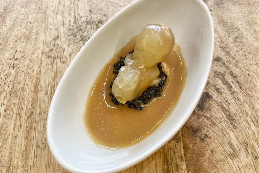 Un chef Estrella Michelin sirve en Madrid un cocido con «embriones»