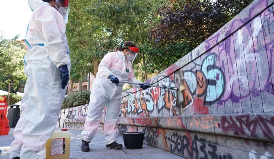Madrid estrena nuevas ‘patrullas antigrafitis’ para limpiar las pintadas vandálicas en la capital