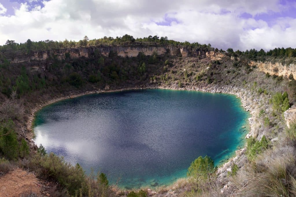 Las siete lagunas de Cañada del Hoyo: un Monumento Natural en el que cada una es de un color