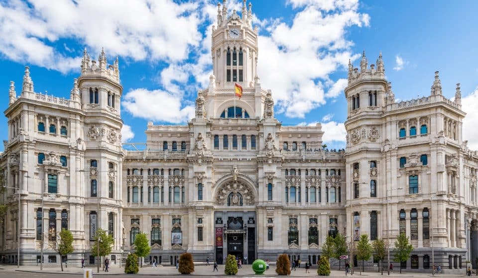 El Ayuntamiento aprueba que Madrid tenga más bancos para sentarse en toda la ciudad