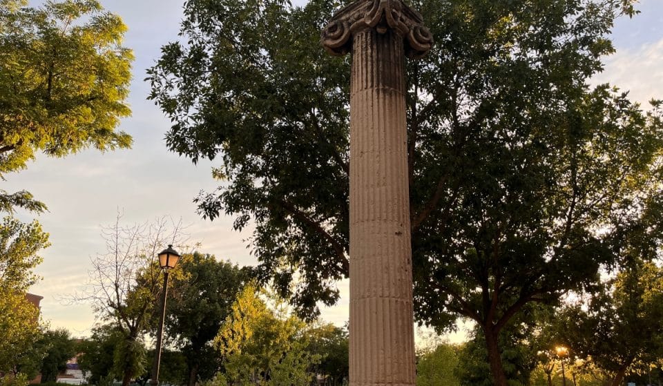 ¿Por qué hay columnas jónicas a lo largo de la ribera del Manzanares?