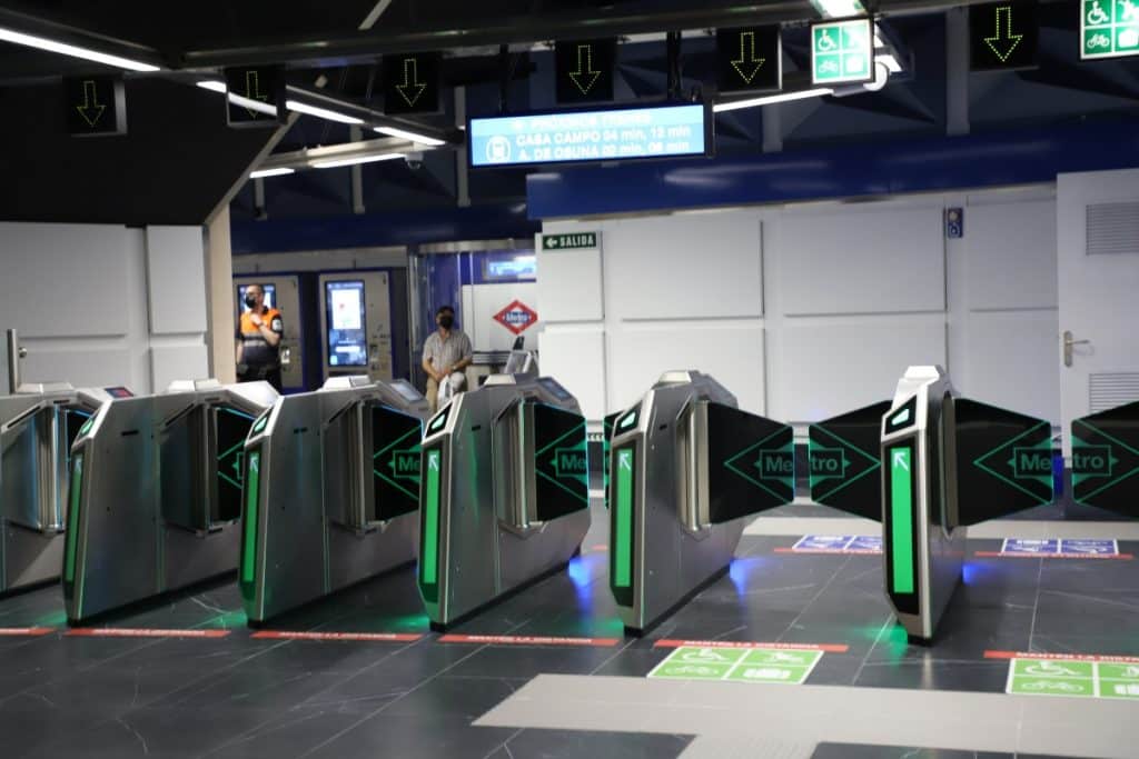 Los tornos futuristas de Gran Vía llegarán a 137 estaciones de la red de Metro de Madrid
