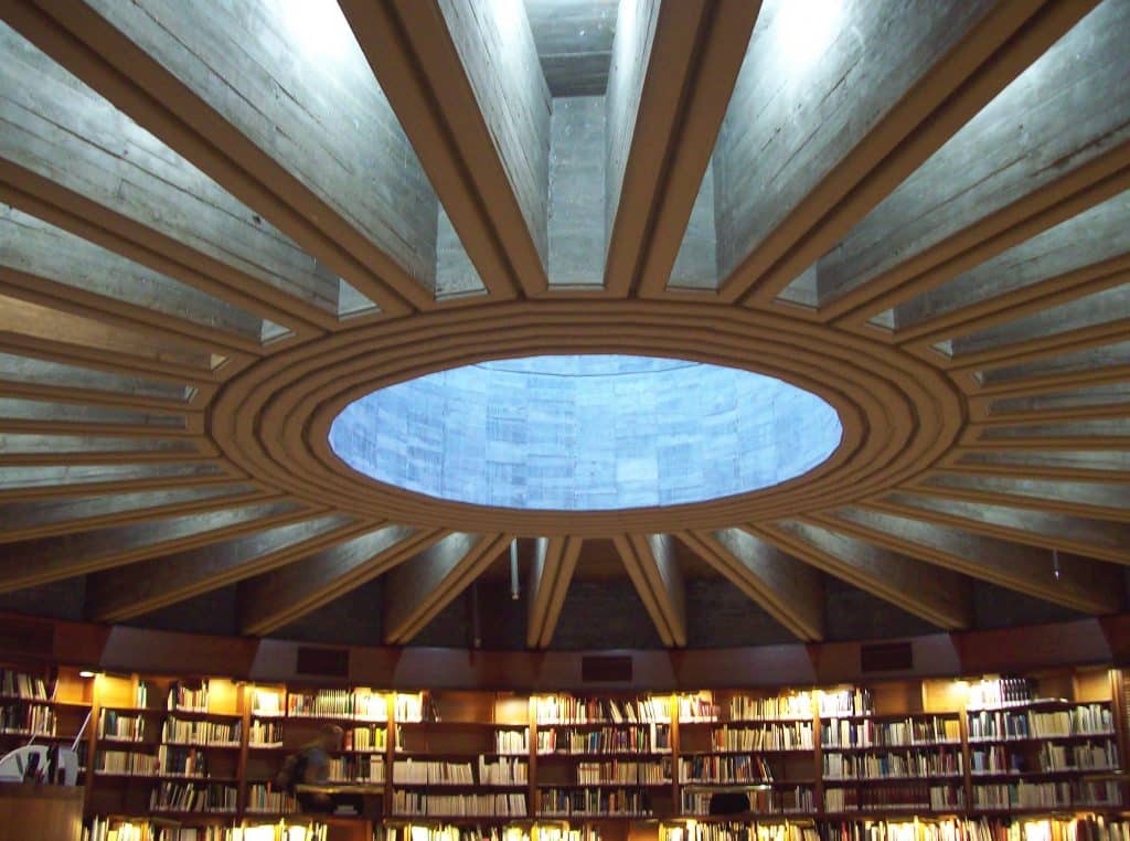 Las 10 bibliotecas de Madrid con más encanto