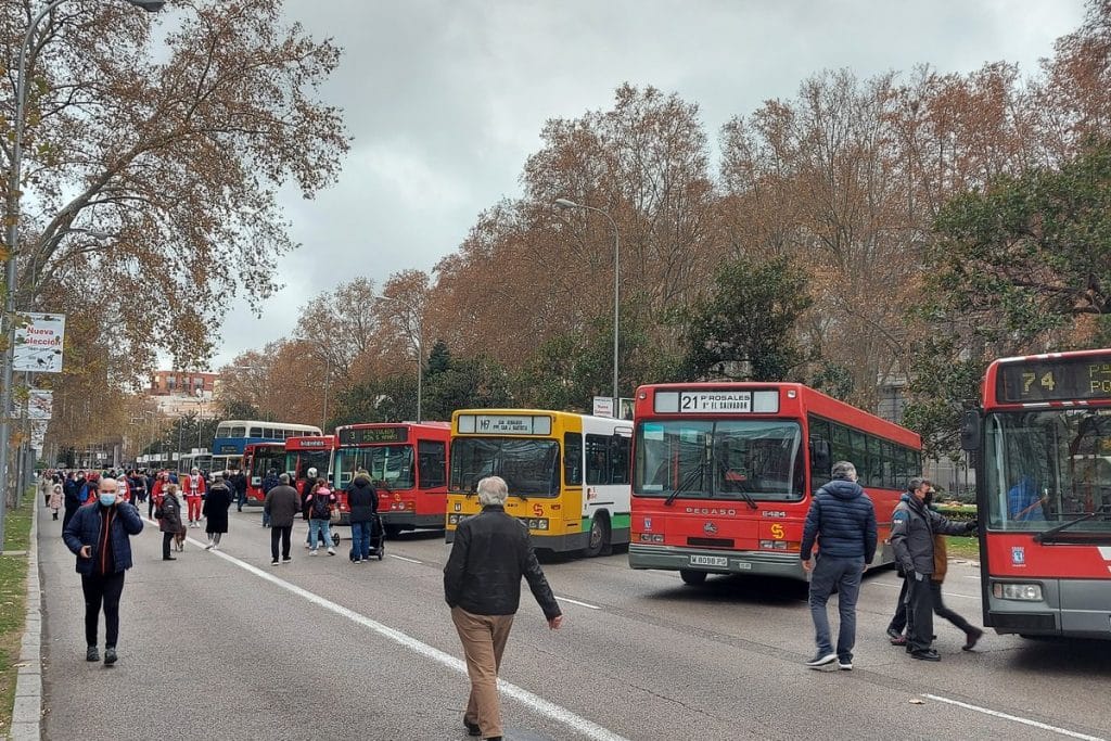 Los autobuses históricos de Madrid salen este domingo al paseo del Prado