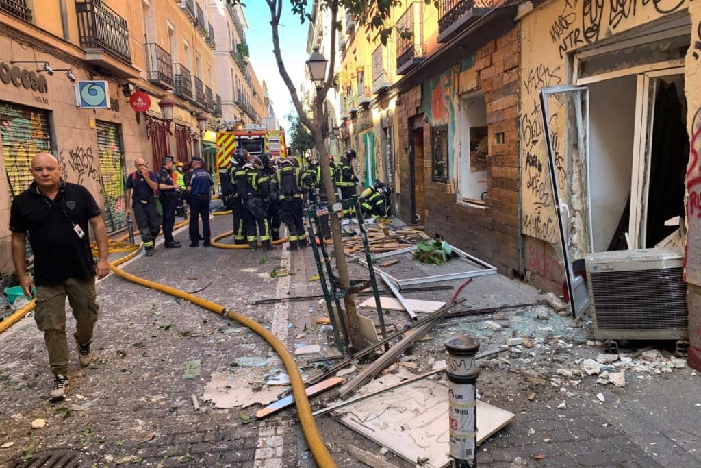 Una explosión en una vivienda en la calle San Vicente Ferrer deja al menos dos heridos