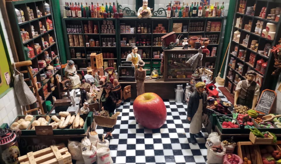 Llega a Madrid una expo gratuita con miniaturas de los oficios del siglo XX