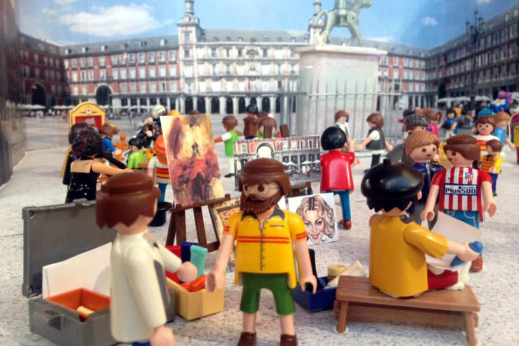 Playmobil recrea escenas del cine madrileño en una expo que empieza el sábado