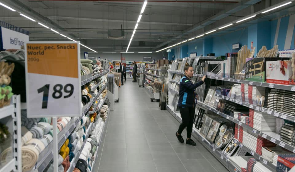 Abre en Madrid el supermercado que tiene casi todos sus productos a 2€