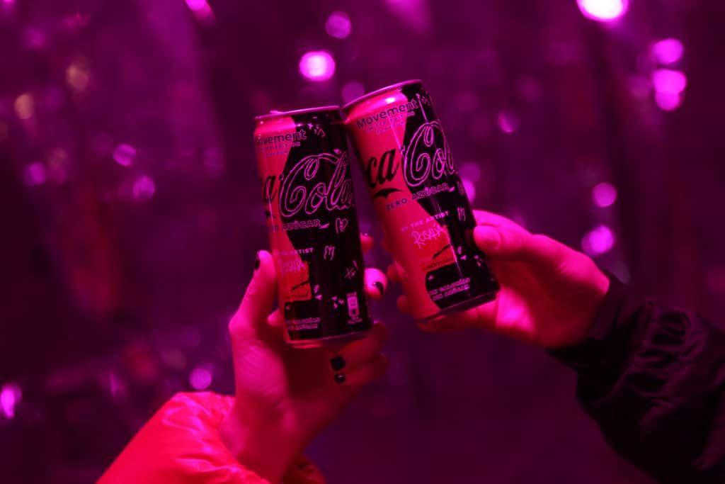 Abre en Chueca una pop-up con motivo de la colaboración entre Coca-Cola Creations y Rosalía