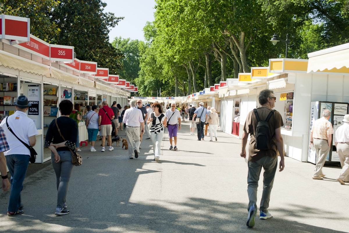 Madrid en un minuto: Termina la campaña, empieza la feria del libro