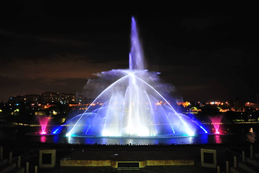 Una de las fuentes más increíbles de Madrid acoge un espectáculo gratuito de agua, luz y sonido