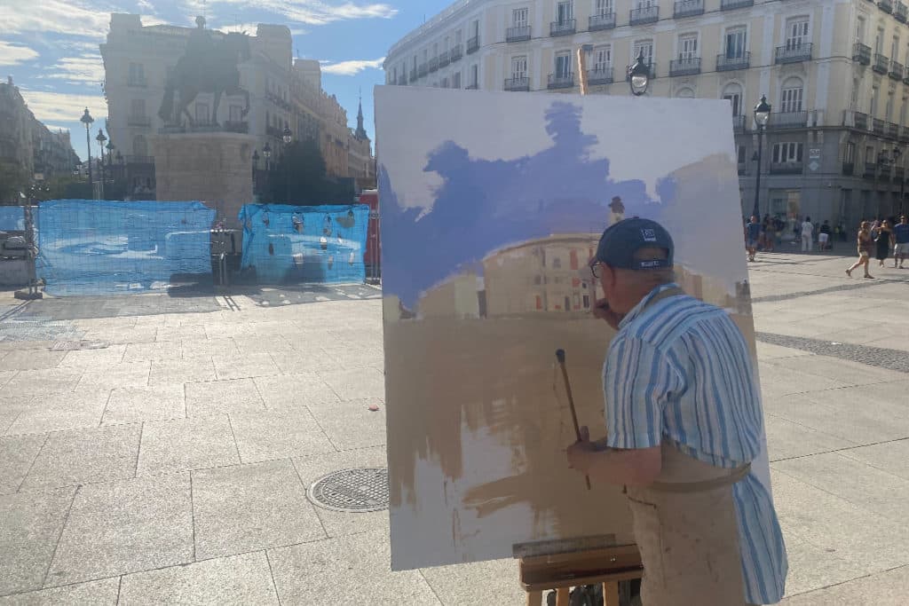 El pintor Antonio López regresa a la Puerta del Sol para retratarla