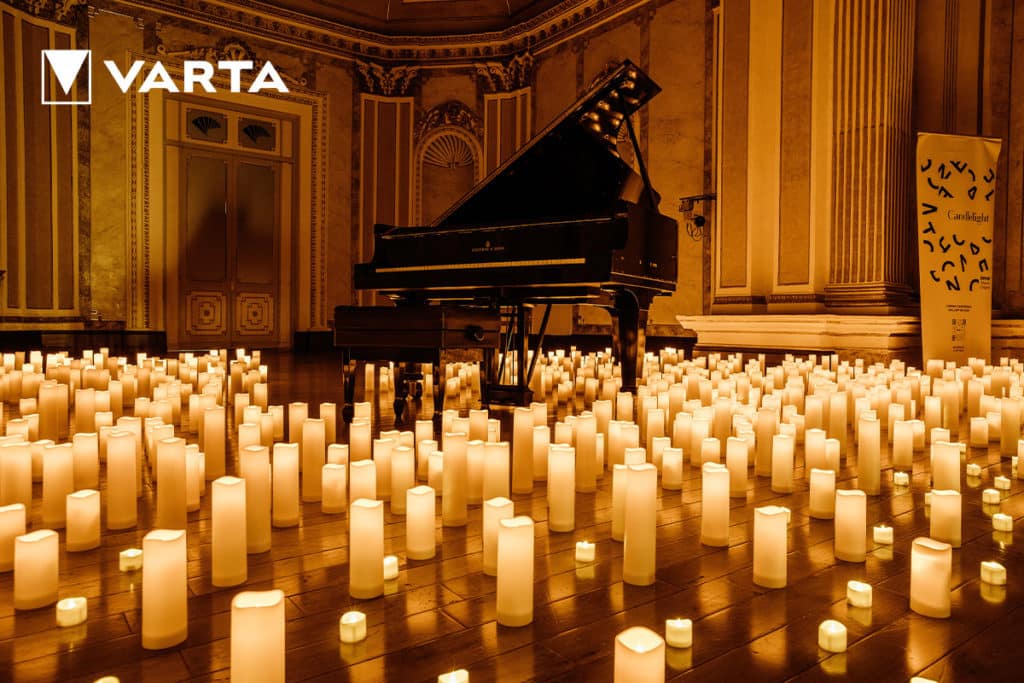 El Círculo de Bellas Artes se ilumina con cientos de velas en un Candlelight lleno de energía navideña